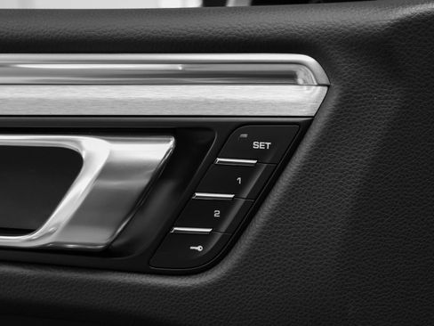 Certified 2026 Porsche Macan Turbo AWD/4WD image 30