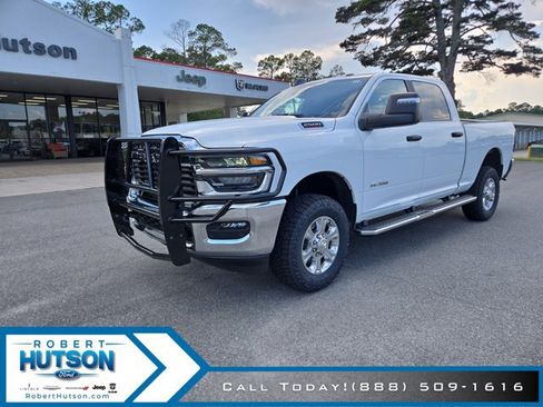 Used 2026 RAM 2500 Big Horn AWD/4WD image 2