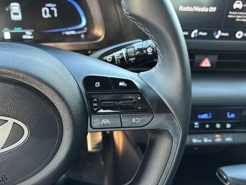 Used 2025 Hyundai Elantra Sport FWD image 23