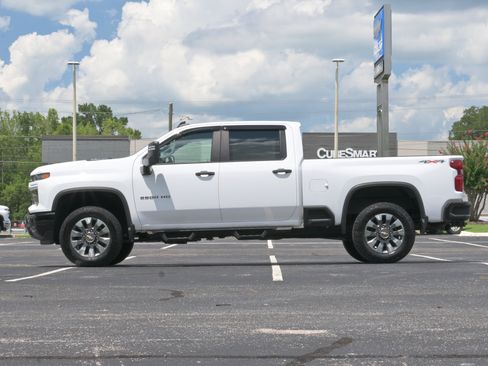Used 2025 Chevrolet Silverado 2500 Custom w/ Custom Value Package AWD/4WD image 7