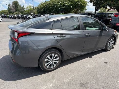 Used 2020 Toyota Prius LE AWD/4WD image 3