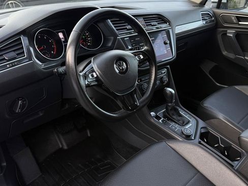 Used 2018 Volkswagen Tiguan SE AWD/4WD image 27