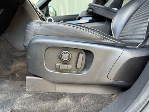 Used 2019 Land Rover Discovery HSE Luxury image 9