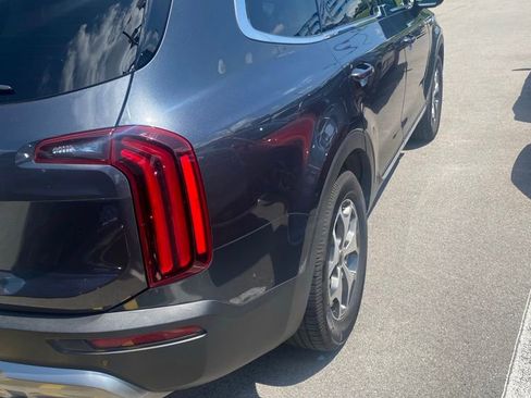 Used 2022 Kia Telluride EX AWD/4WD image 3