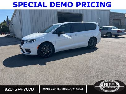 New 2026 Chrysler Pacifica Select