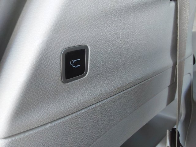 Used 2024 Chrysler Pacifica Touring-L FWD image 9