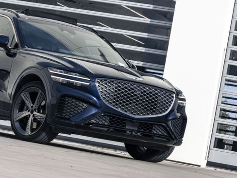 Used 2024 Genesis GV70 3.5T Sport w/ Sport Prestige Package image 5