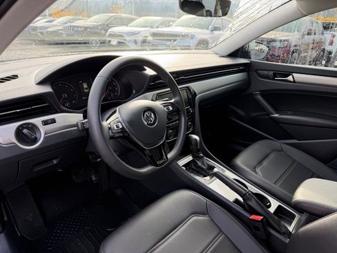 Used 2022 Volkswagen Passat 2.0T SE image 4