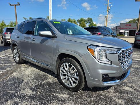 Used 2024 GMC Terrain Denali w/ Denali Premium Package AWD/4WD image 3