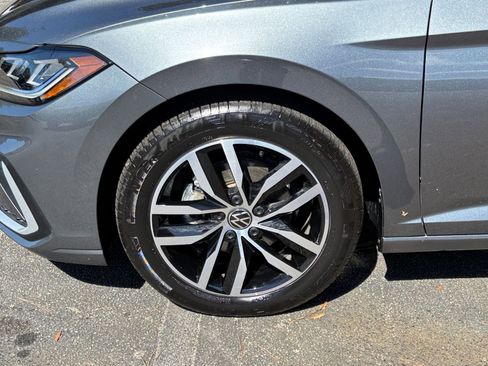 Used 2025 Volkswagen Jetta SE image 30