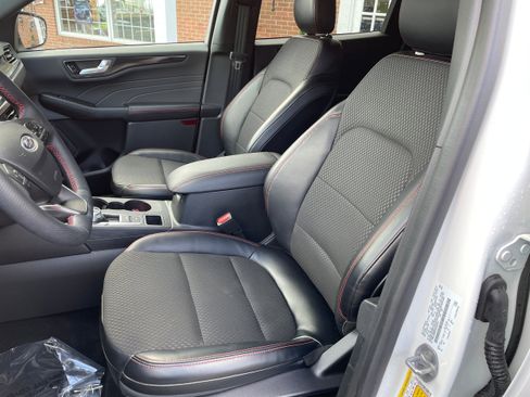 Used 2024 Ford Escape ST-Line w/ Tech Pack #1 FWD image 12