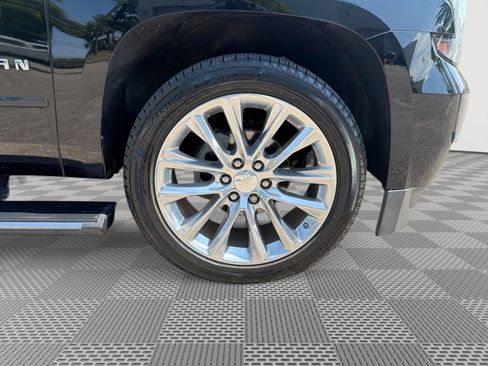 Used 2019 Chevrolet Suburban Premier w/ Premier Plus Edition AWD/4WD image 31