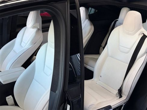 Used 2016 Tesla Model X P90D image 17