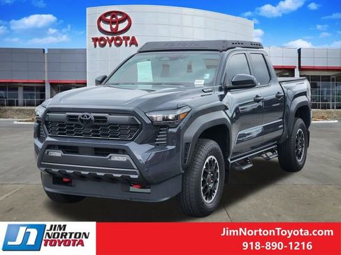 Used 2025 Toyota Tacoma TRD Off-Road image 3