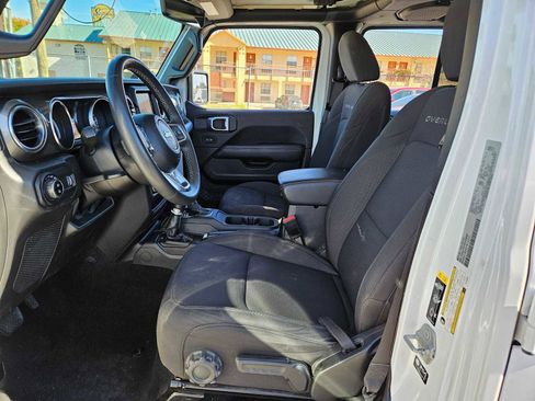 Used 2023 Jeep Gladiator Overland image 17
