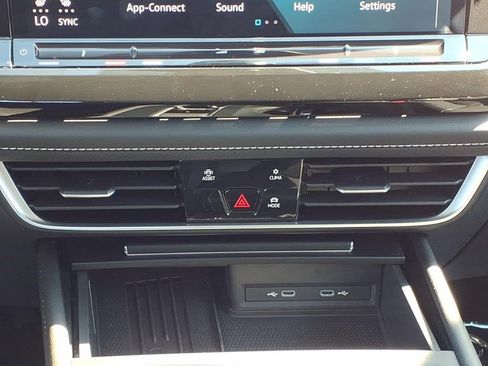 Certified 2025 Volkswagen Atlas SE image 14