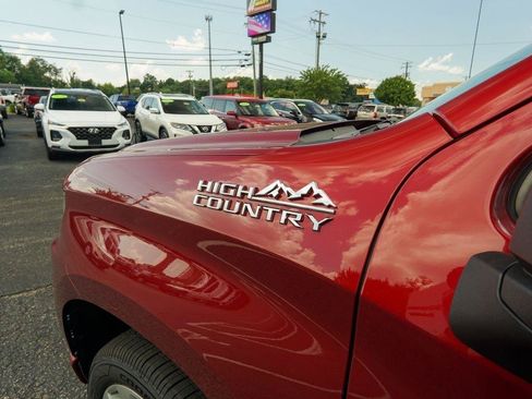 Used 2019 Chevrolet Silverado 1500 High Country w/ Technology Package AWD/4WD image 8