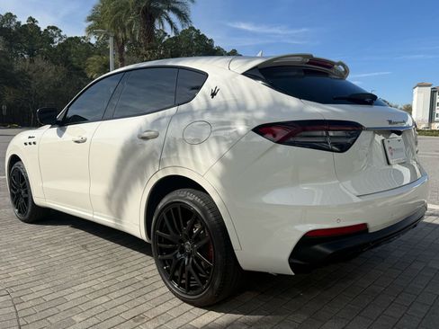 Certified 2022 Maserati Levante Modena image 10