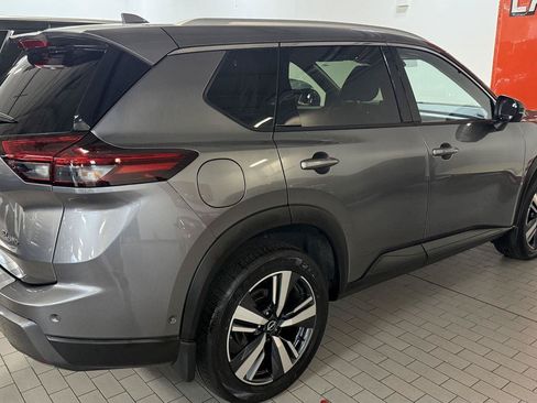Used 2025 Nissan Rogue SL AWD/4WD image 5