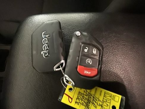 Used 2023 Jeep Wrangler Unlimited w/ Sun & Screen Package AWD/4WD image 20