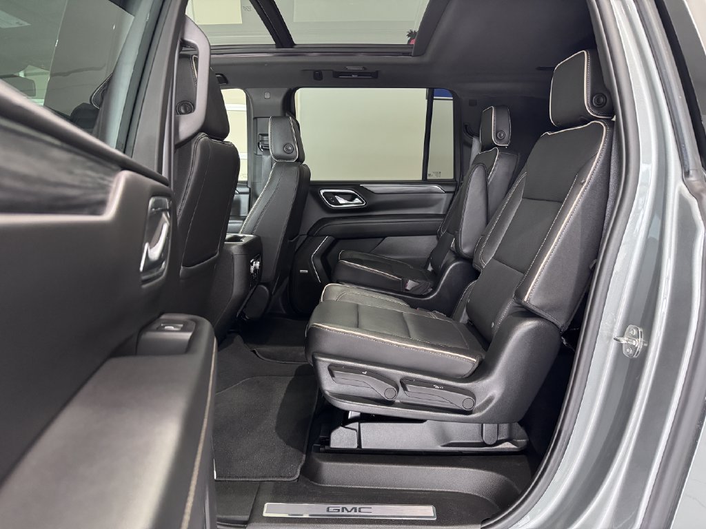 Certified 2023 GMC Yukon XL SLT w/ SLT Luxury Package AWD/4WD image 14