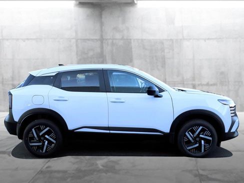 New 2026 Nissan Kicks SV image 5