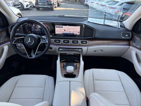 Used 2025 Mercedes-Benz GLE 450e 4MATIC image 11