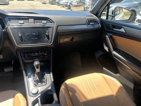 Used 2023 Volkswagen Tiguan SE w/ Panoramic Sunroof Package AWD/4WD image 28