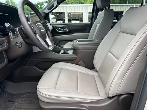 Used 2024 GMC Yukon SLT w/ SLT Luxury Package RWD image 10