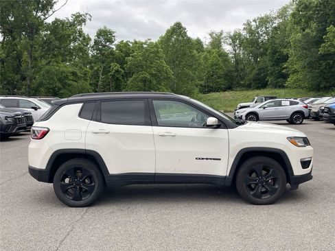 Used 2019 Jeep Compass Latitude AWD/4WD image 3