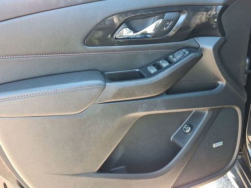 Used 2023 Chevrolet Traverse RS image 29