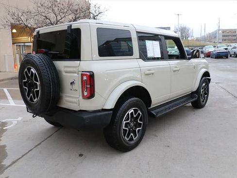 Used 2025 Ford Bronco Outer Banks image 5