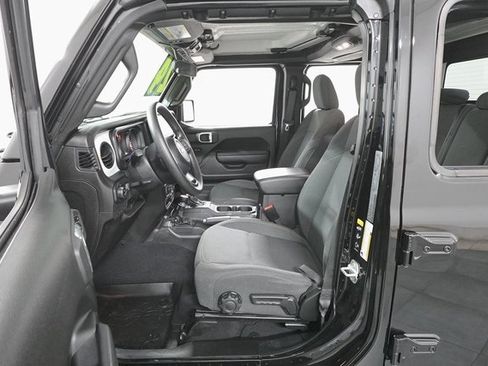 Used 2024 Jeep Gladiator Sport image 9