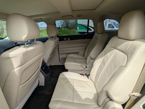 Used 2018 Lincoln MKT AWD image 31