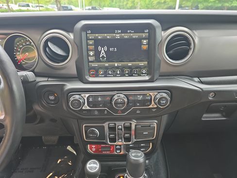 Used 2022 Jeep Wrangler Unlimited Rubicon w/ Dual Top Group AWD/4WD image 21