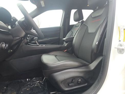 Certified 2025 Jeep Compass Trailhawk w/ Trailhawk Convenience Group image 9