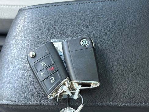 Certified 2020 Volkswagen Tiguan SE R-Line FWD image 40