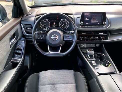Used 2023 Nissan Rogue SV FWD image 5