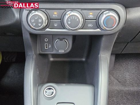 New 2025 Nissan Kicks Play S image 16