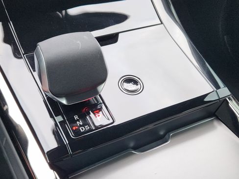 Used 2025 Land Rover Range Rover Sport Dynamic SE image 13