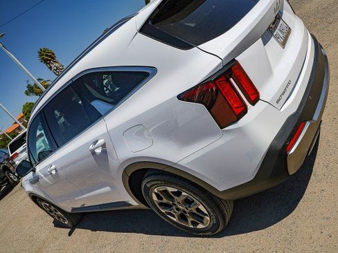 Used 2025 Kia Sorento S w/ Panoramic Sunroof Package FWD image 8