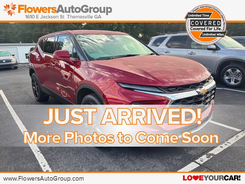 Used 2024 Chevrolet Blazer LT FWD image 1