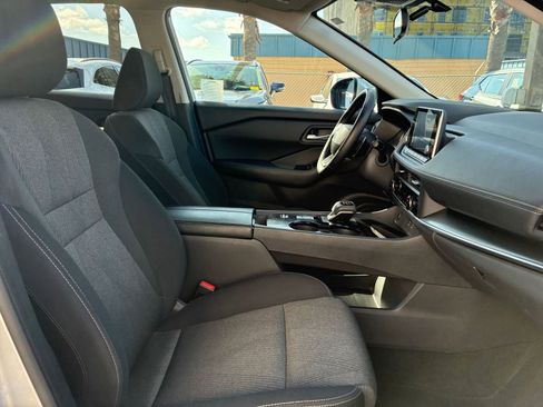 Used 2025 Nissan Rogue SV image 38