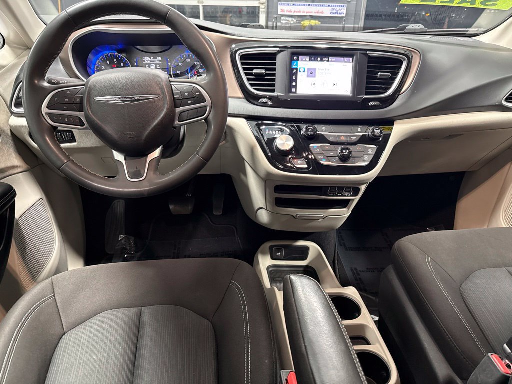 Used 2022 Chrysler Voyager LX FWD image 18