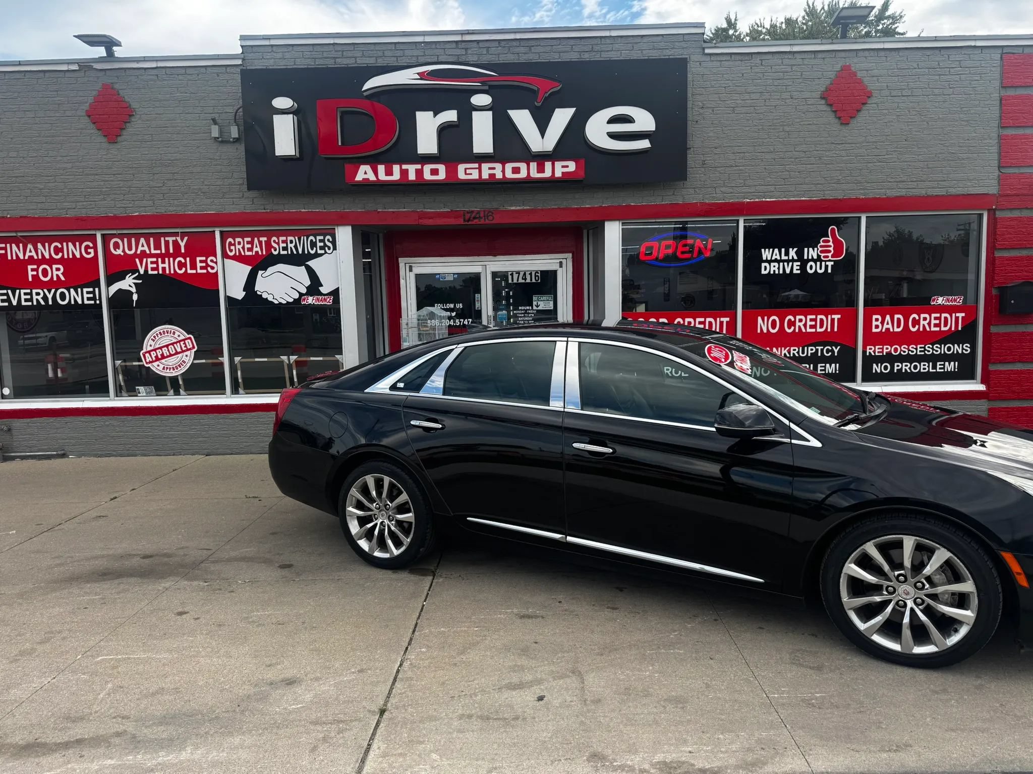 Used 2015 Cadillac XTS Luxury FWD image 2