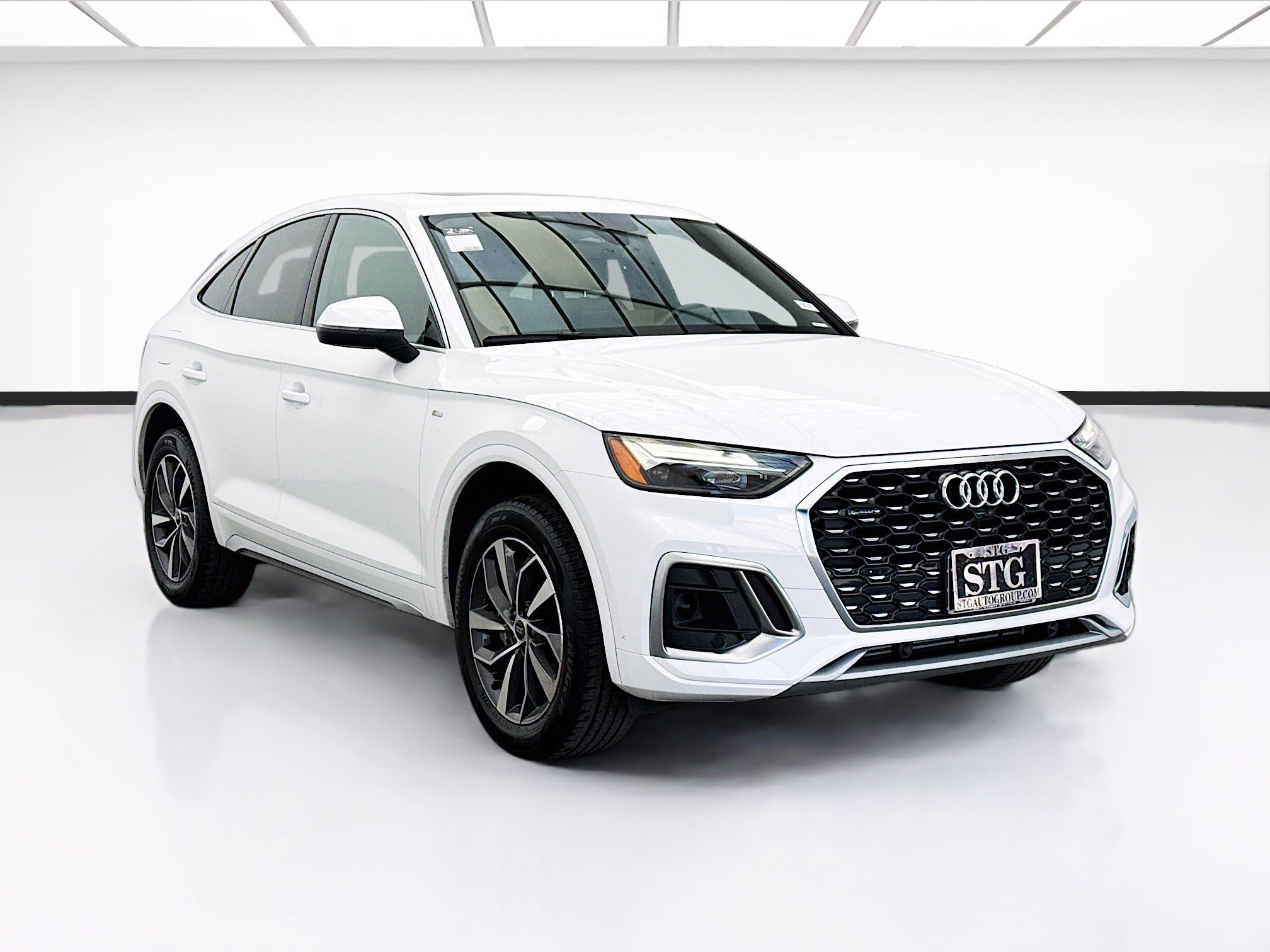 Used 2023 Audi Q5 2.0T Premium w/ Convenience Package AWD/4WD image 3
