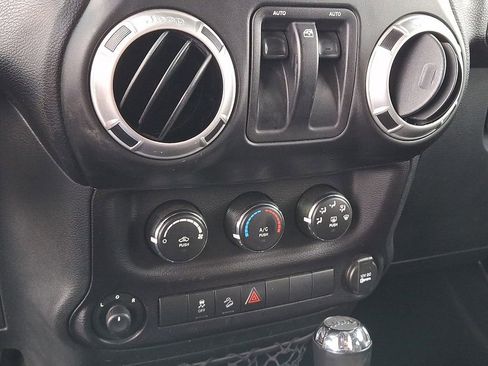 Used 2015 Jeep Wrangler Sport image 15