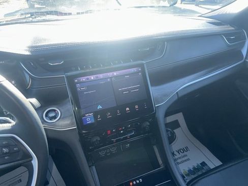 Used 2024 Jeep Grand Cherokee L Limited w/ Luxury Tech Group II image 19