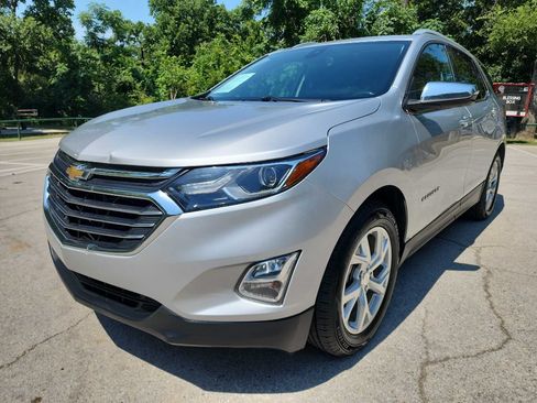 Used 2018 Chevrolet Equinox Premier FWD image 3