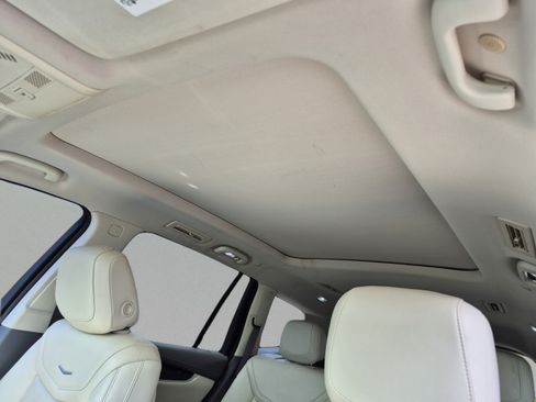 Used 2020 Cadillac XT6 Premium Luxury FWD image 21